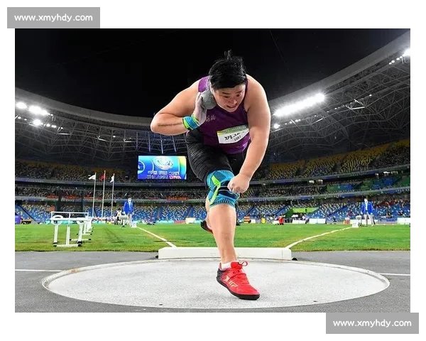 青岛田径赛巩立姣雨中夺金 铅球女皇再展霸气 青岛田径赛巩立姣雨中夺金 铅球女皇再展霸气